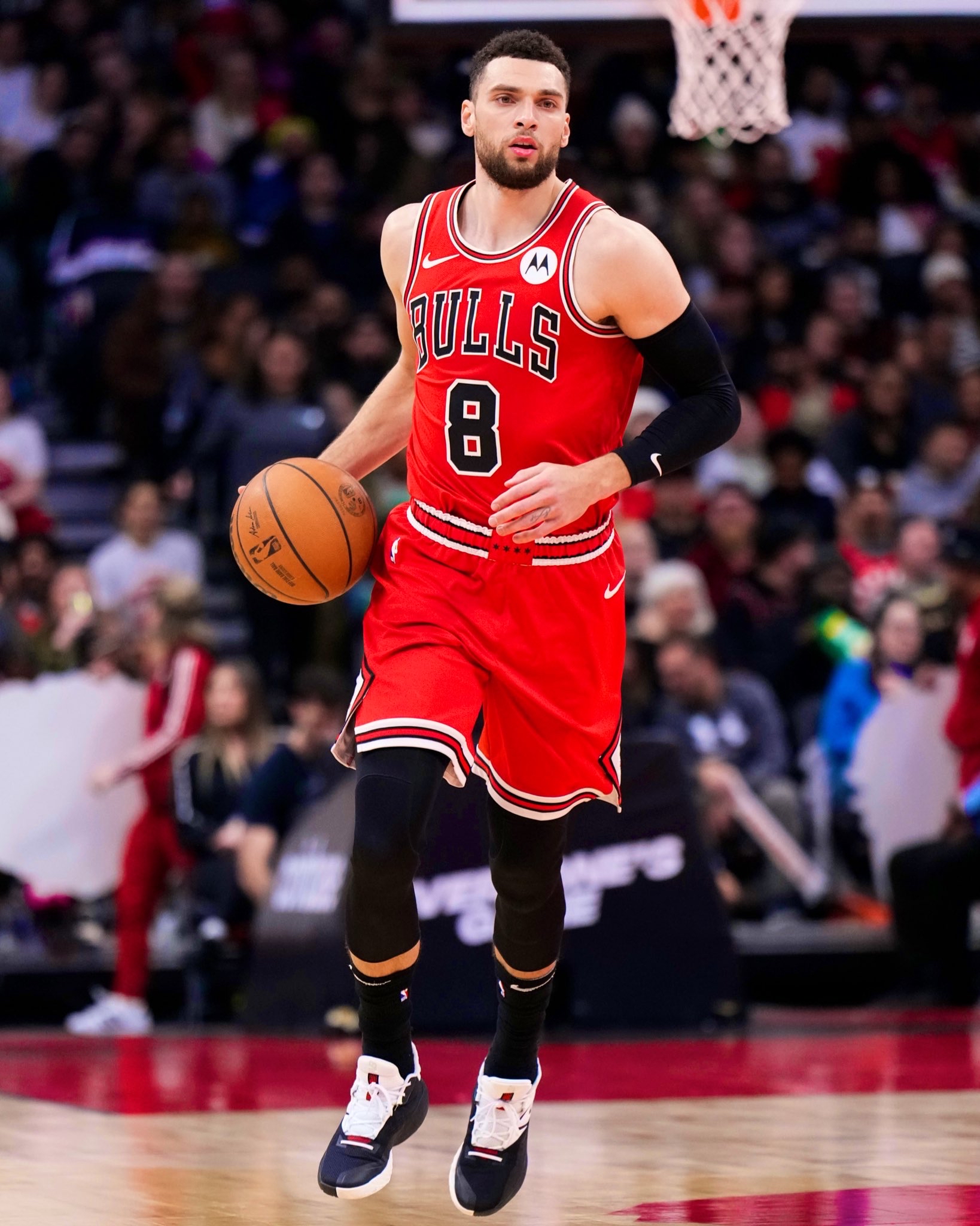 开云体育-包含里程碑夜！密尔沃基雄鹿内部沟通，法甲今晚刷纪录，更衣室稳定，轮换策略成焦点的词条