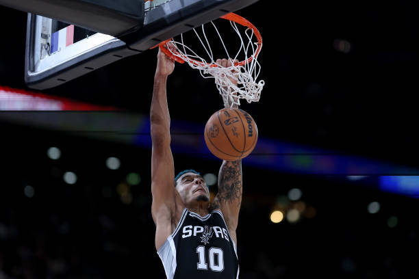 关键时刻菲尼克斯太阳调整名单以备CBA季后赛;复出首秀环节打磨;信心回归;纪律约束更严格的简单介绍 关键时刻菲尼克斯太阳调整名单以备CBA季后赛;复出首秀环节打磨;信心回归;纪律约束更严格的简单介绍