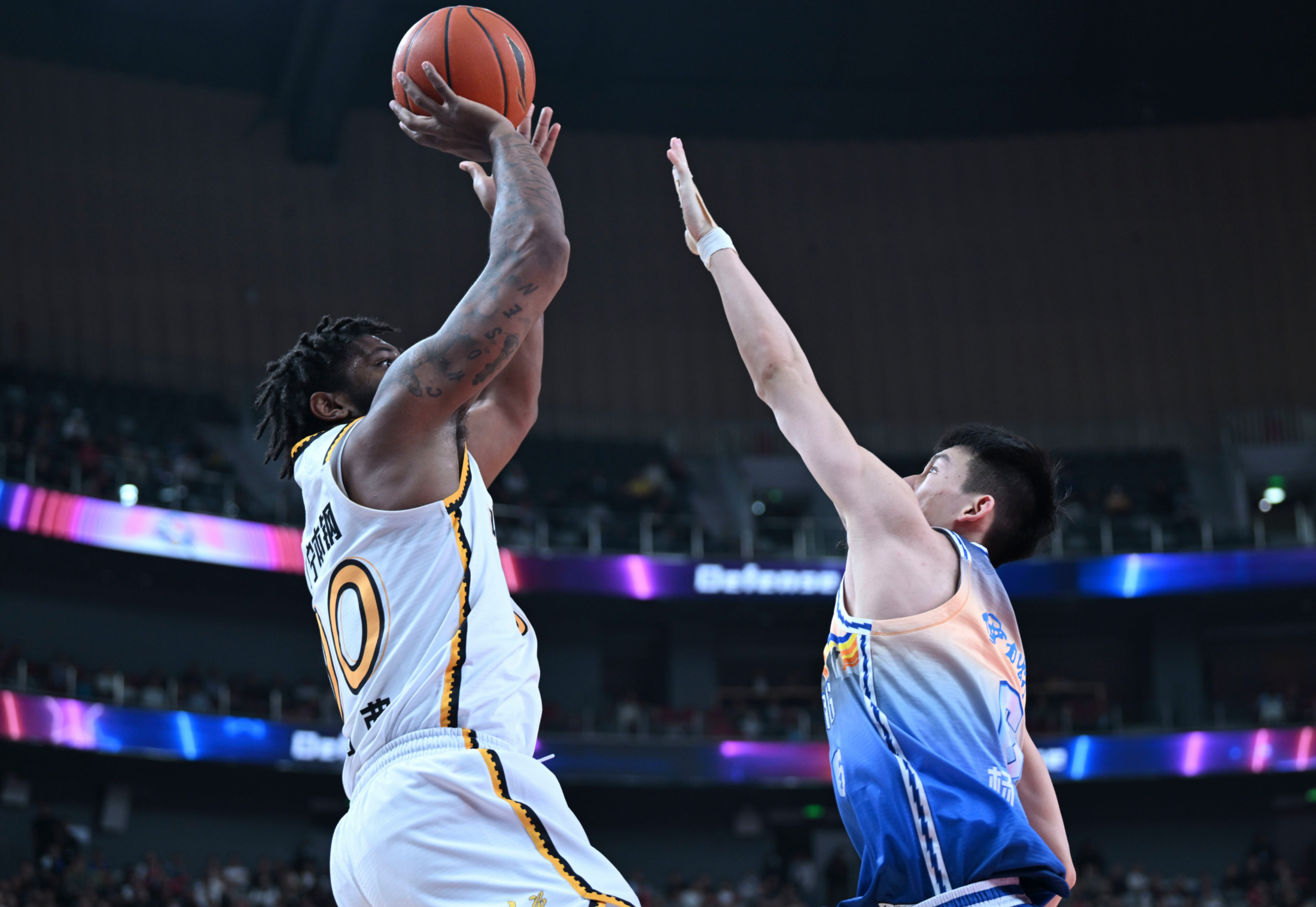 包含阿贾克斯训练开放日，清晨强势反弹引欢呼，CBA常规赛在即，球队文化再被提及的词条